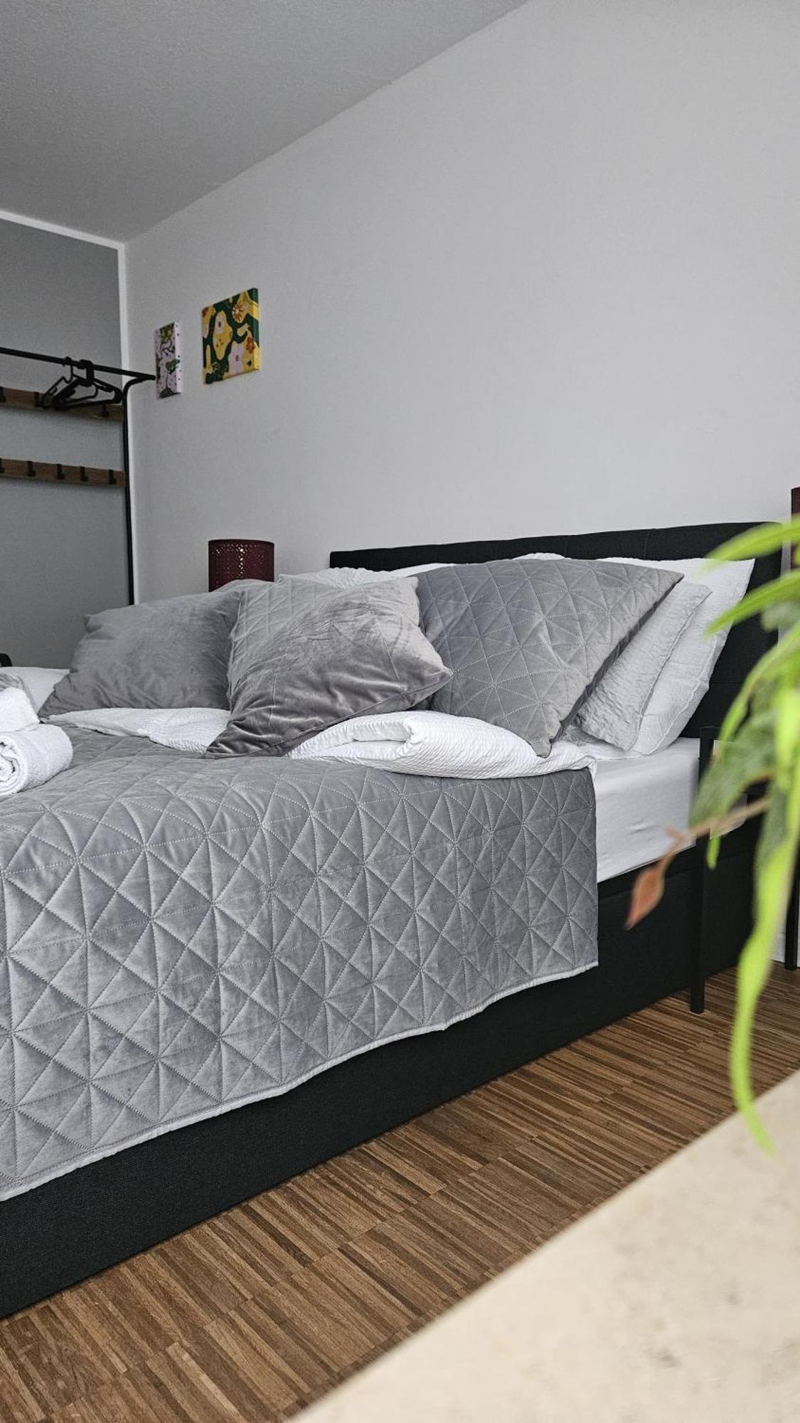 80 M2 Moderne Und Zentrale Wohnung In Hannover Mit Eigenem Parkplatz Екстер'єр фото